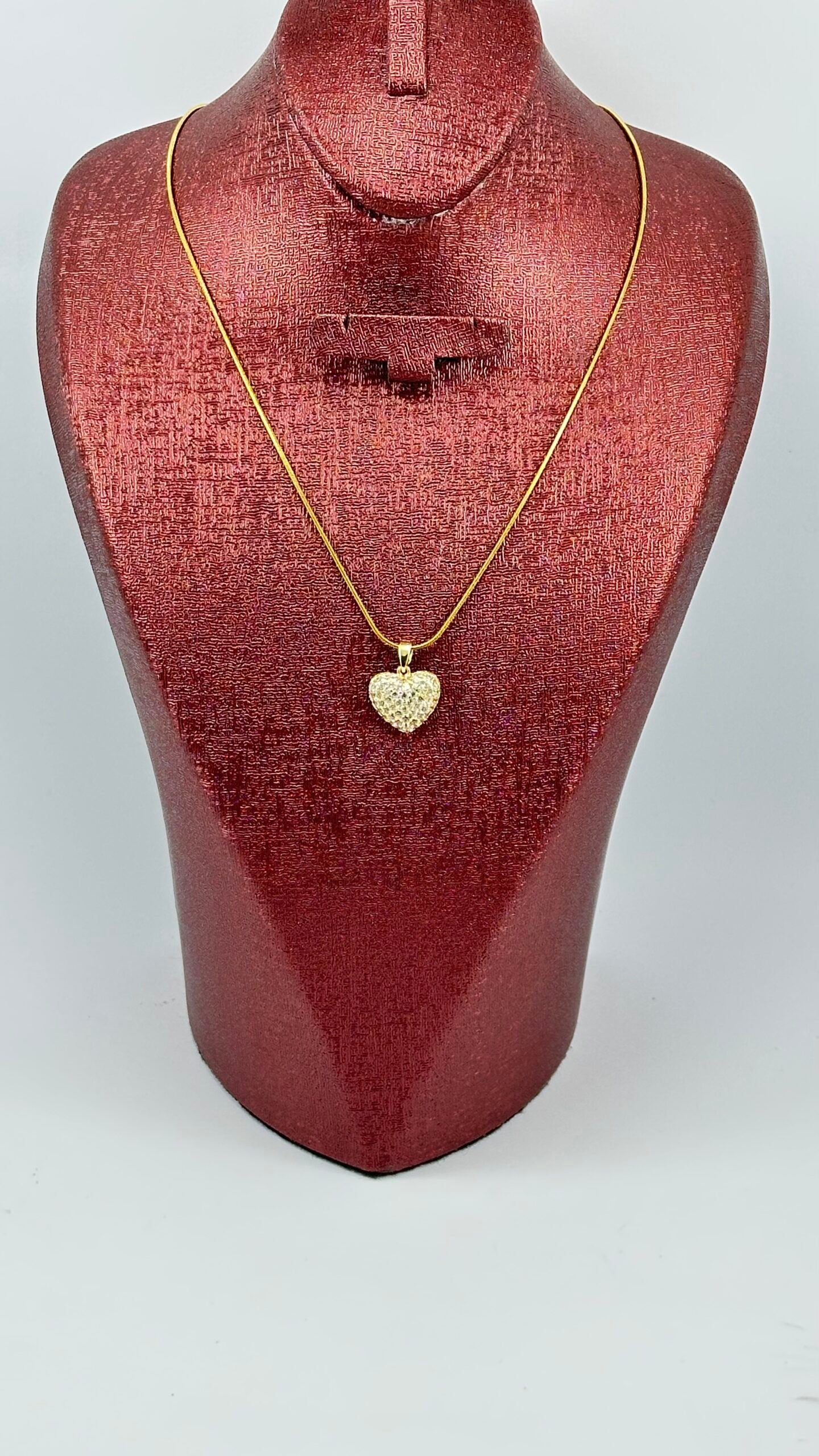 Golden Heart Necklace – سلسلة القلب الذهبي 💛